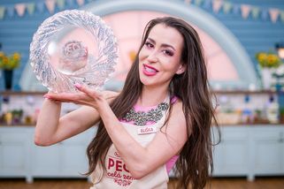 Vítězkou Peče celá země je Eliška: V dramatickém finále upekla dort, který vehnal Maršálkovi slzy do očí